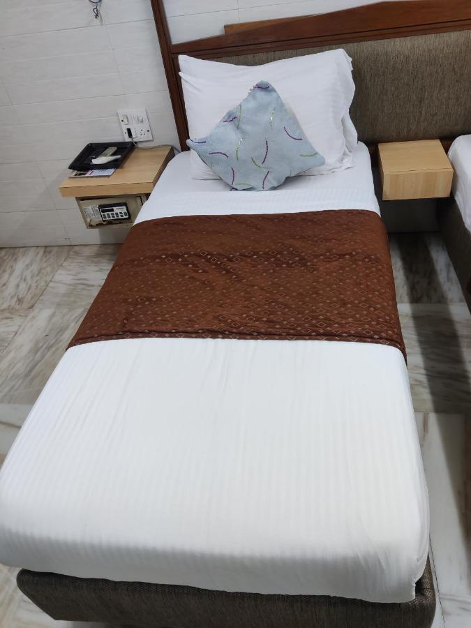 Capital Hotel Mumbai Dış mekan fotoğraf