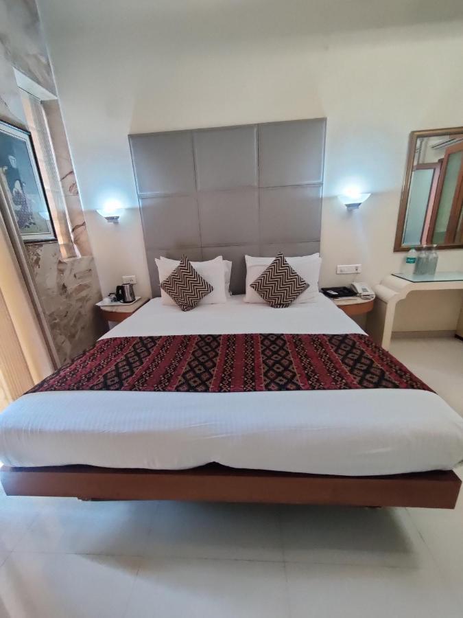 Capital Hotel Mumbai Dış mekan fotoğraf